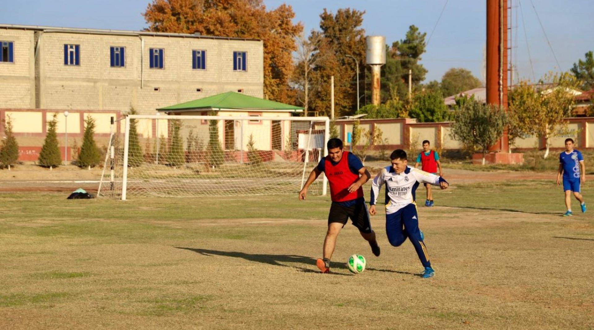 “Besh tashabbus olimpiadasi” doirasida sportning mini futbol va voleybol turlari bo'yicha musobaqa o'tkazildi.